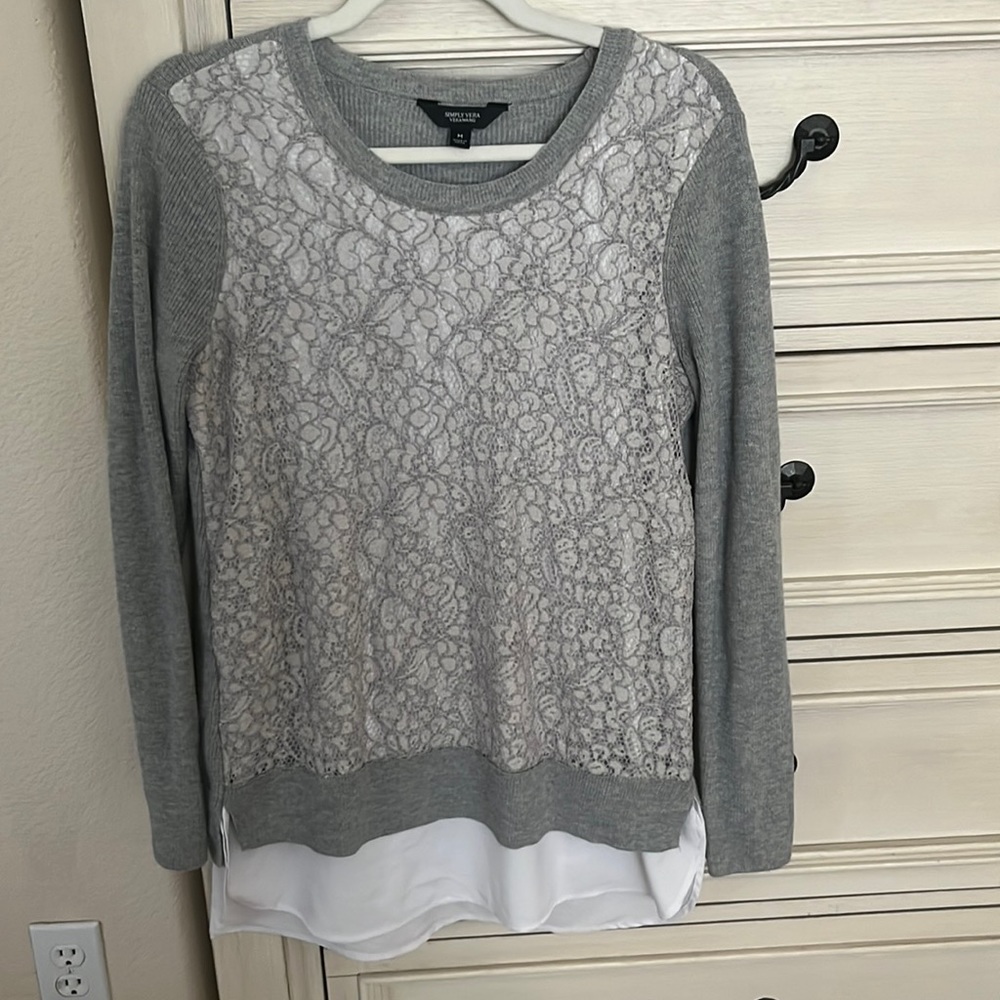 Size medium Simply Vera gray and white lace sweater EUC